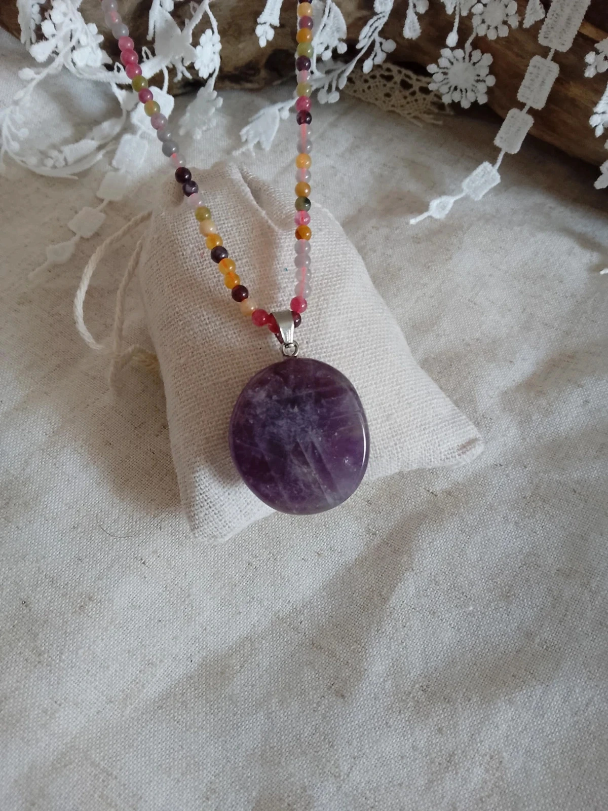 Collier pierres naturelles et pendentif améthyste